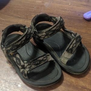 Teva Hurricane Size 6 baby/toddler